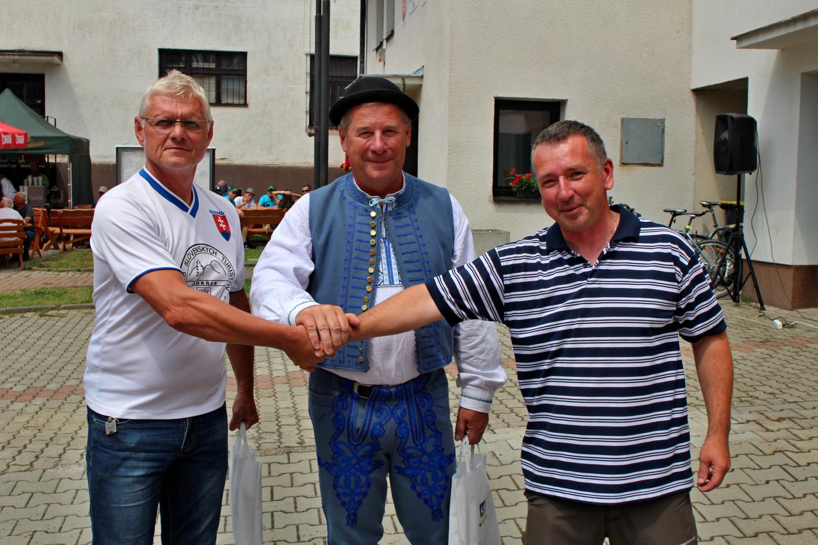 Fotogaléria Uzavretie družby (1) Uzavretie družby